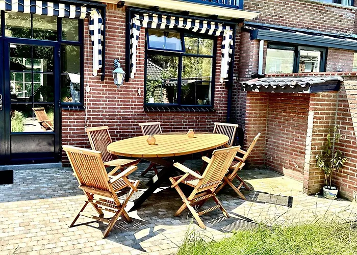 Luxury In Quiet Neighbourhood Near *