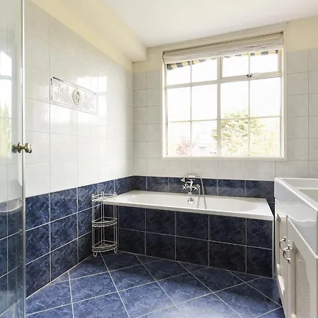 게스트하우스 Luxury In Quiet Neighbourhood Near