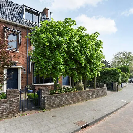 Luxury In Quiet Neighbourhood Near