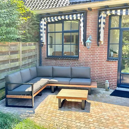 Luxury In Quiet Neighbourhood Near