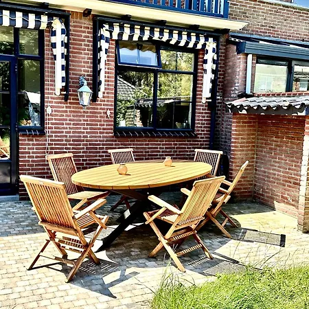 Luxury In Quiet Neighbourhood Near *