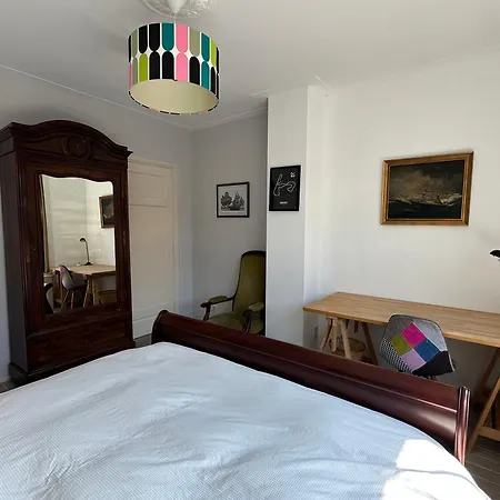 Luxury In Quiet Neighbourhood Near Nocleg ze śniadaniem