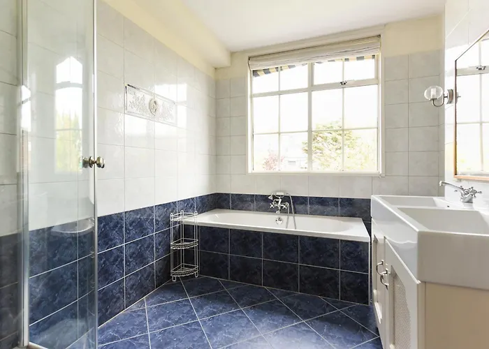 Guest house Luxury In Quiet Neighbourhood Near