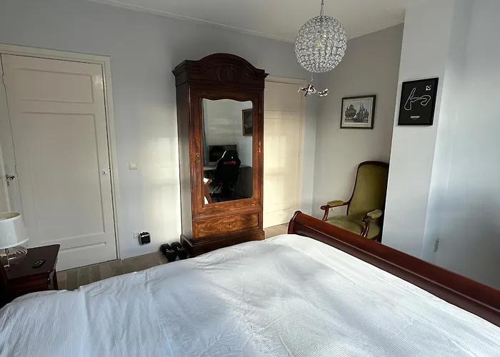 Luxury In Quiet Neighbourhood Near *