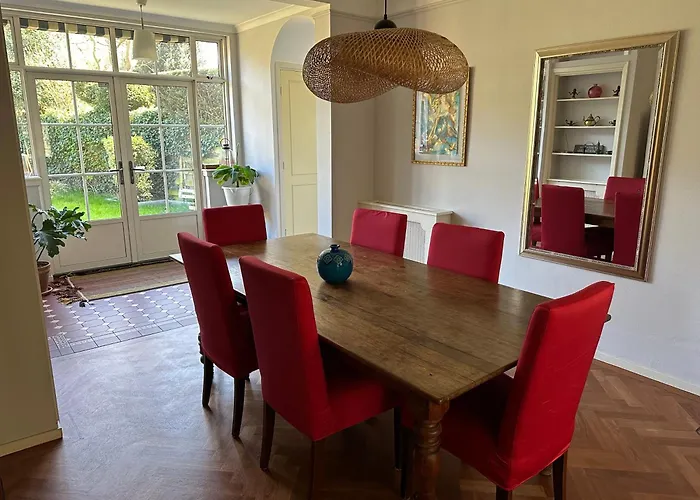 Luxury In Quiet Neighbourhood Near *