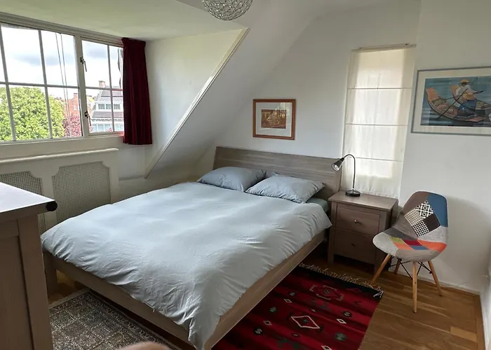 Luxury In Quiet Neighbourhood Near