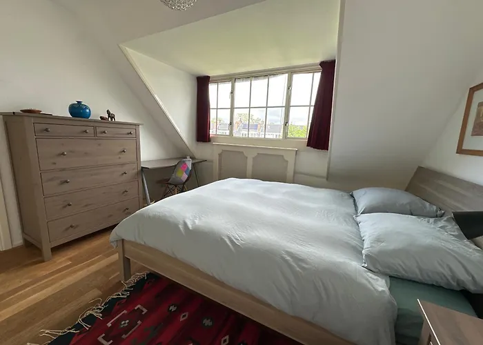 Luxury In Quiet Neighbourhood Near