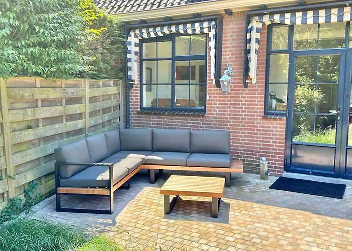 Luxury In Quiet Neighbourhood Near