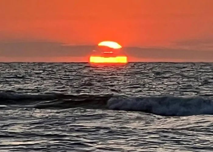 Luxury In Quiet Neighbourhood Near *