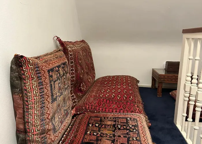 Luxury In Quiet Neighbourhood Near Guest house *