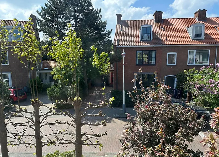 Luxury In Quiet Neighbourhood Near