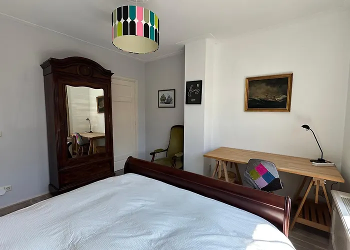 Luxury In Quiet Neighbourhood Near Guest house