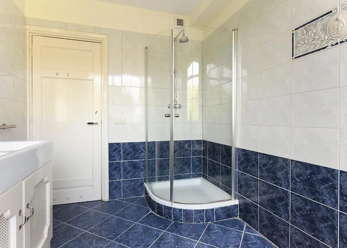 بيت ضيافة Luxury In Quiet Neighbourhood Near *