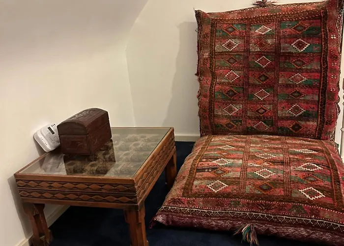 بيت ضيافة Luxury In Quiet Neighbourhood Near